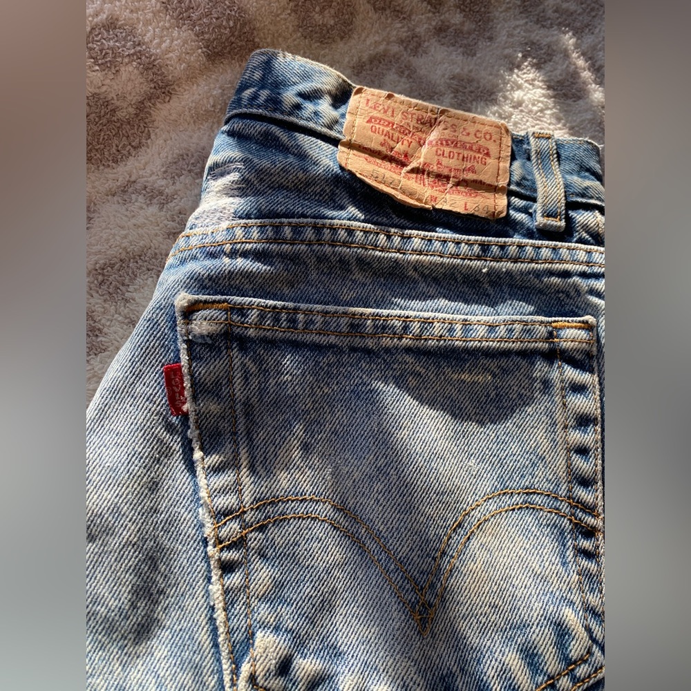 Vintage 90s Levi’s High Waist Cutoff Jean Shorts Size 32 - Picture 3 of 14